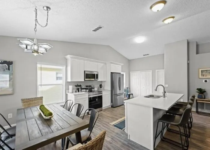 Retreat With Heated Pool In A Serene Community