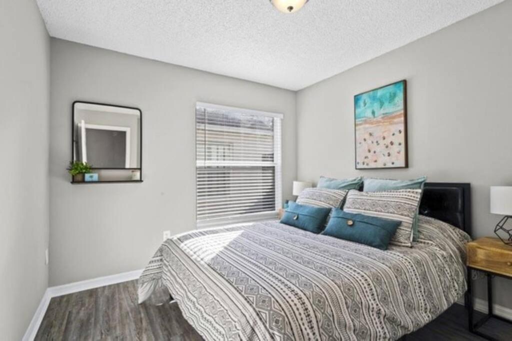 Retreat With Heated Pool In A Serene Community *