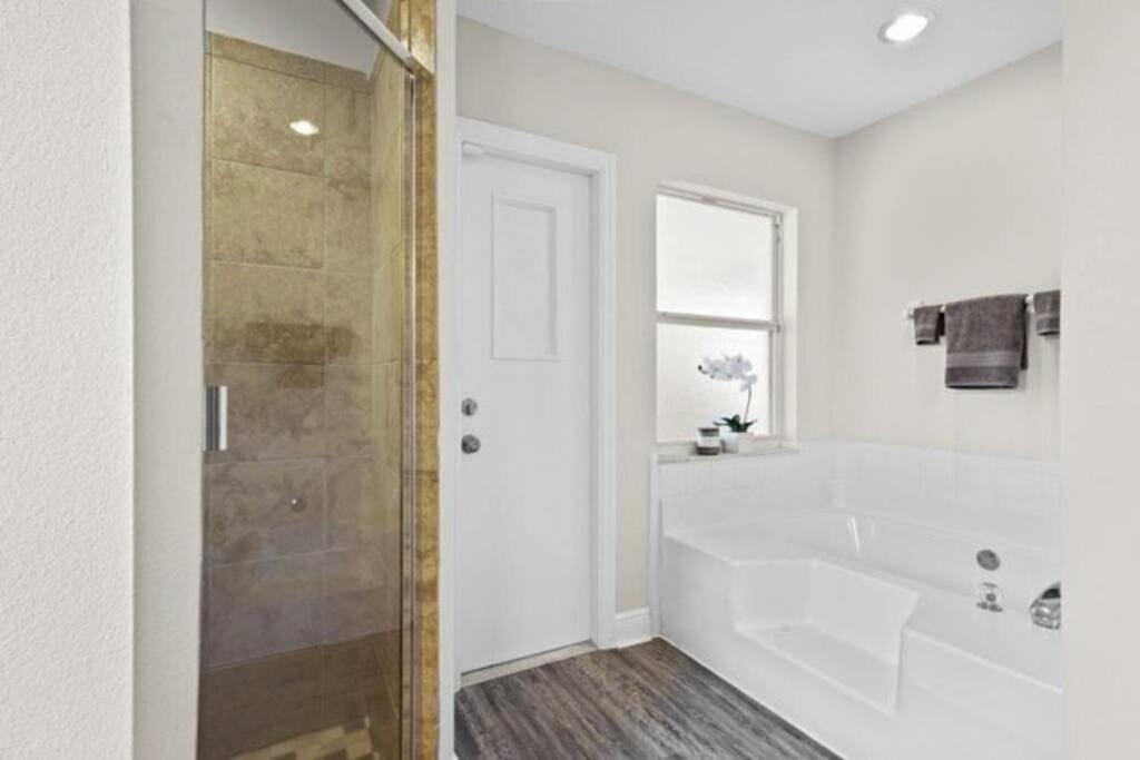 Holiday home Retreat With Heated Pool In A Serene Community *