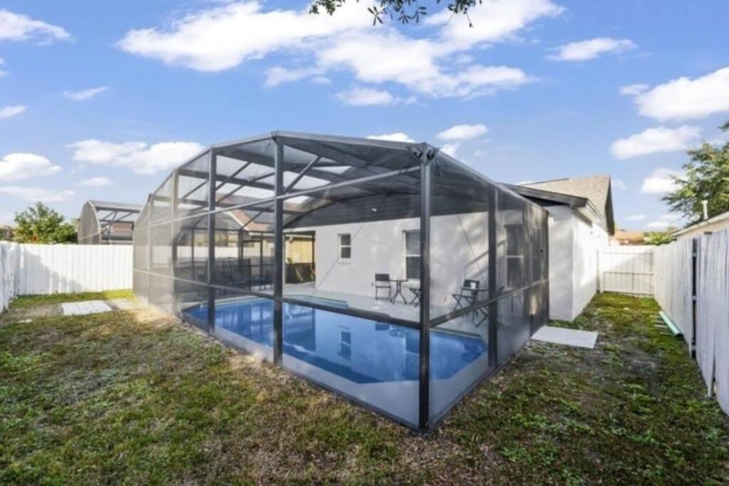 Retreat With Heated Pool In A Serene Community Kissimmee