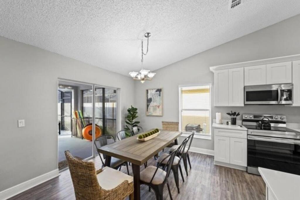 Retreat With Heated Pool In A Serene Community Kissimmee