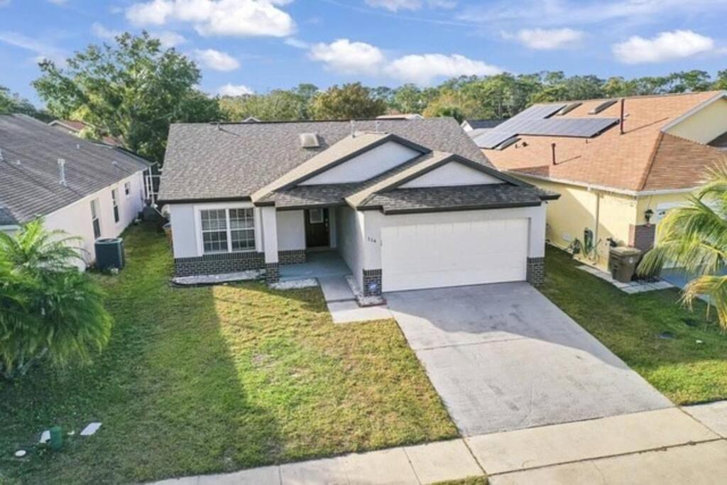 Retreat With Heated Pool In A Serene Community *