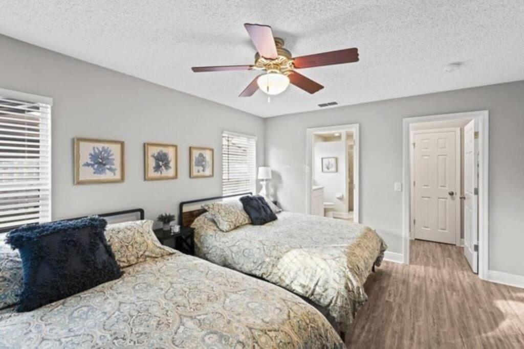 Retreat With Heated Pool In A Serene Community *